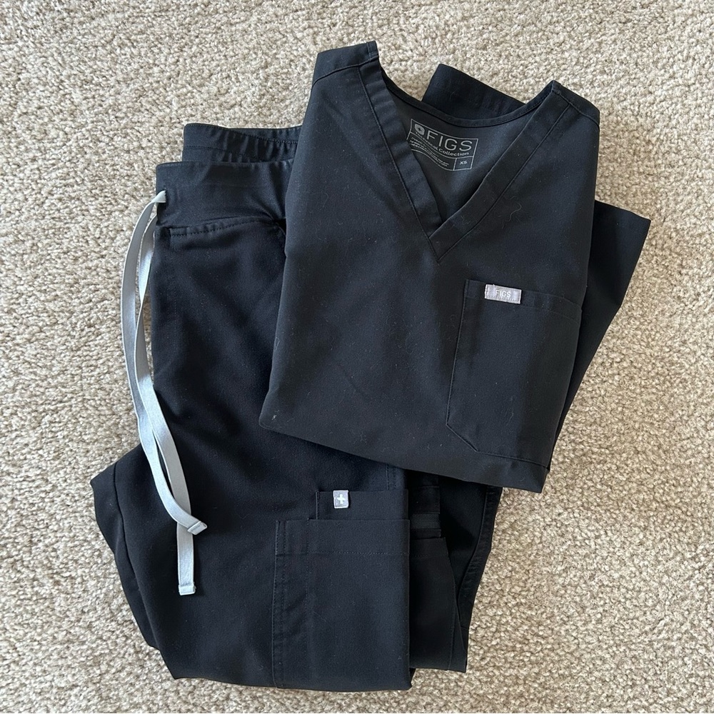 FIGS Women’s Black Scrubs